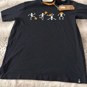 Free planet medium tshirt with skulls and pumpkins